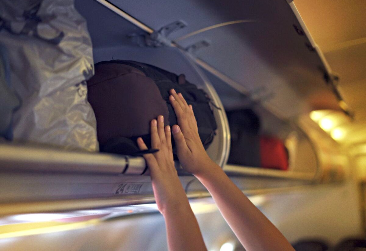 compartimento superior en aviones