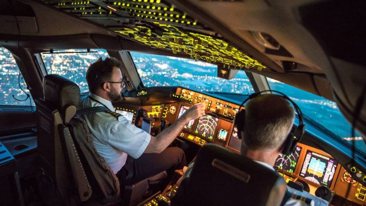 pilotos en un avión