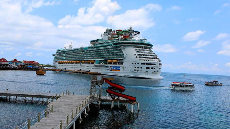 Atraca en Honduras el tercer crucero más grande del mundo