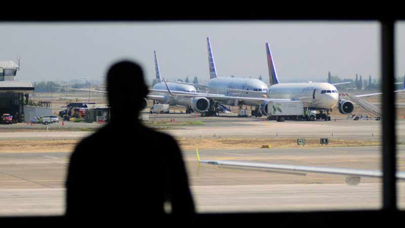 Nave de Lacsa aterriza de emergencia en Aeropuerto de Santiago en Chile