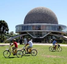 Circuitos diversos invitan a conocer Buenos Aires en bicicleta